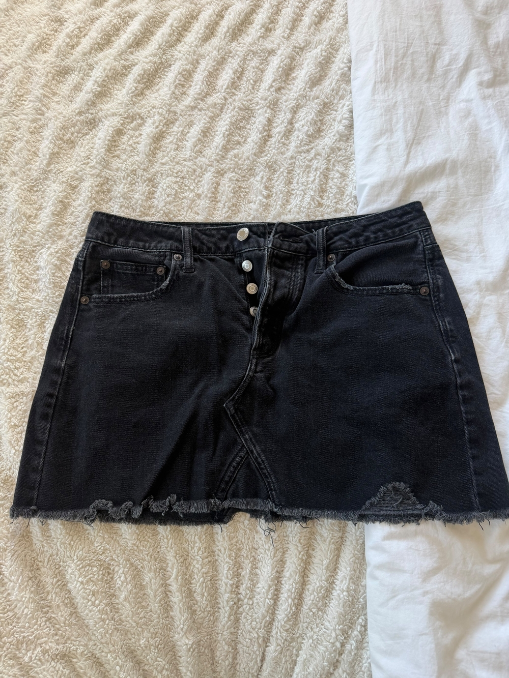 American Eagle Outfitters Denim Mini Skirt Women's Sz 8 Black Raw Hem Button Fly